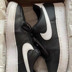 Nike Air Force 1 '07 Trainers in Black and White Size 10